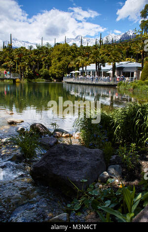 Lily Pond e café, Die Gärten von Schloss Trauttmansdorff Foto Stock