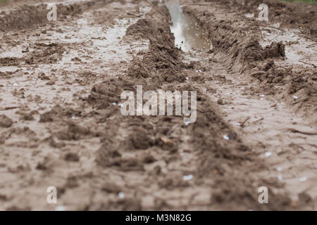 Terreno di fango con le vie marrone texture di sfondo fotografia naturale dof Foto Stock