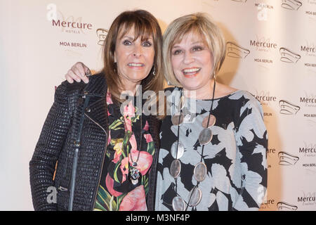 Ireen Sheer und Maria Roos beim 6. smago! Awards 2017 im Berliner Mercure Hotel MOA Foto Stock