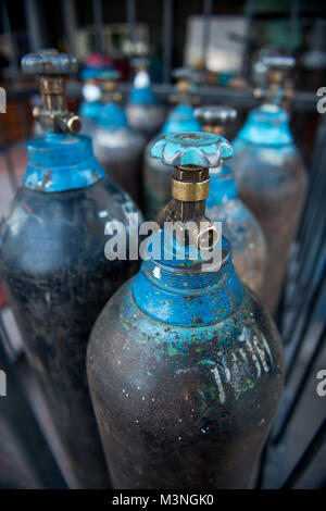 Azoto serbatoio di gas e la valvola per la conservazione Foto Stock