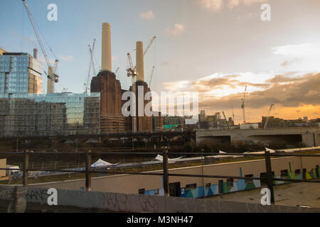 La mattina presto Battersea Power Station Foto Stock