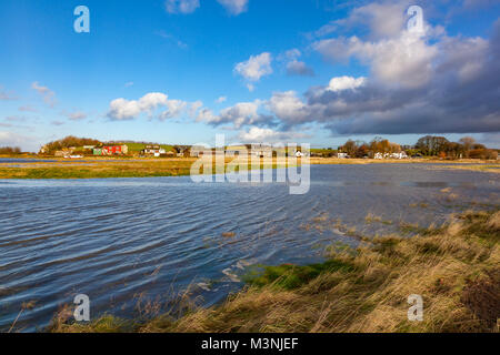 Una vista attraverso un ingresso off il fiume Lune di Conder verde, Lancashire, Regno Unito Foto Stock