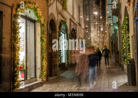 Negozi decorati per le feste di Natale nella vecchia bergamo Foto Stock