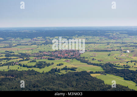 Vista aerea del Raisting e massa Erdfunkstelle Stazione Radio, Raisting Baviera, Germania Foto Stock