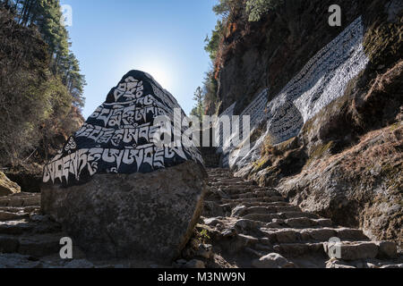 Mani pietre sul campo base Everest trek in Nepal Foto Stock