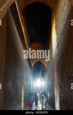 Bagan: Dhammayangyi tempio, ambulatorio interno (corridoio esterno), , Mandalay Regione, Myanmar (Birmania) Foto Stock