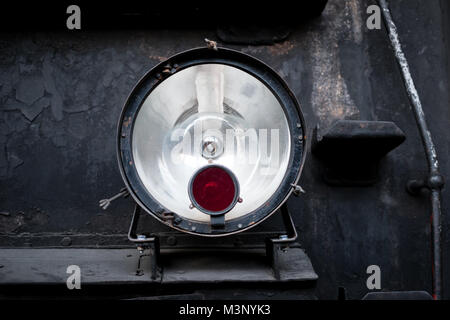 Faro vintage del vecchio treno - La luce spot isolato Foto Stock