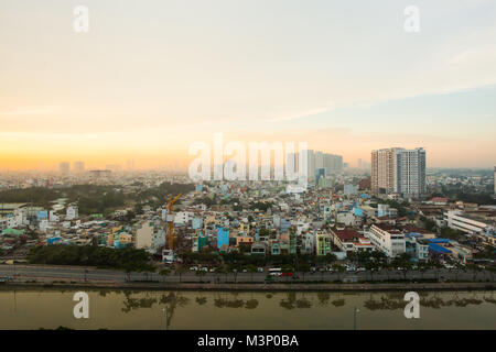 Alba sopra la città di Ho Chi Minh Foto Stock