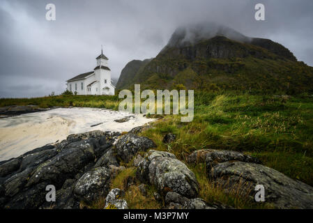 Chiesa Gimsoy sulle Isole Lofoten in Norvegia Foto Stock