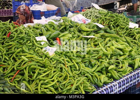 ortaggi in vendita in un mercato a fethiye, turchia Foto Stock