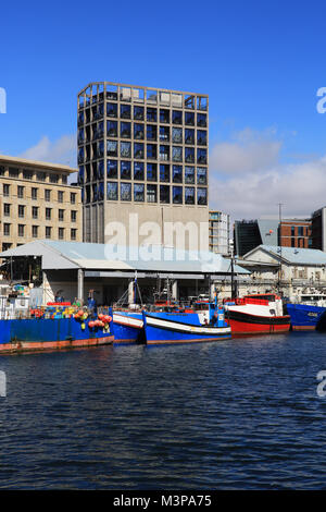 Esterno del nuovo Zeitz MOCAA, dalla Marina, a Cape Town, Sud Africa Foto Stock