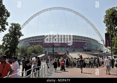 25/07/2012. London, Regno Unito Vista generale del Wembley stadium da Wembley. La torcia olimpica arriva a Wembley, per il Regno Unito i giochi olimpici 2012 Foto Stock