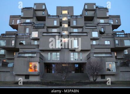 Montreal, Canada - 17 Aprile 2014: una vista di Habitat 67, un modello di comunità e il complesso residenziale di Montreal, Quebec, Canada, progettato da Israeli-Canadia Foto Stock