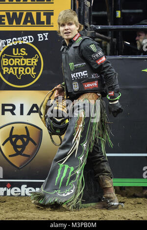 Kansas City, Missouri, Stati Uniti d'America. Xi Febbraio, 2018. DEREK KOLBABA compete nella fase finale del PBR Caterpillar Classic tenutosi presso il centro di Sprint in Kansas City, Missouri. Credito: Amy Sanderson/ZUMA filo/Alamy Live News Foto Stock