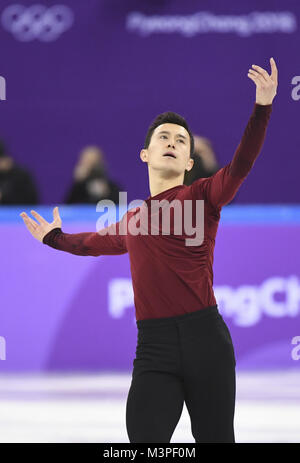 Pyeongchang, Corea del Sud. 12 Feb, 2018. Patrick Chan del Canada compete durante gli uomini single libero pattinaggio di figura il pattinaggio team evento al 2018 PyeongChang Olimpiadi invernali in Gangneung Ice Arena, Corea del Sud, nel febbraio 12, 2018. Il Canada ha vinto la medaglia d'oro di pattinaggio di figura evento di team con 73 punti in totale. Credito: Wang Song/Xinhua/Alamy Live News Foto Stock