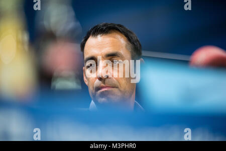 Bochum, Germania. 12 Feb, 2018. Robin Dutt, il nuovo allenatore del VfL Bochum, parlando nel corso di una conferenza stampa a Bochum, Germania, 12 febbraio 2018. Credito: Guido Kirchner/dpa/Alamy Live News Foto Stock