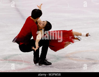 Gangneung, Corea del Sud. 12 Feb, 2018. MAIA SHIBUTANI E ALEX SHIBUTANI DEGLI STATI UNITI D'AMERICA competere durante l'evento di Team la danza su ghiaccio Danza libera al PyeongChang 2018 Giochi Olimpici Invernali a Gangneung Ice Arena. Credito: Paolo Kitagaki Jr./ZUMA filo/Alamy Live News Foto Stock