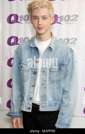 Bala Cynwyd, PA, Stati Uniti d'America. 12 Feb, 2018. Troye Sivan visite Q102 teatro delle prestazioni in Bala Cynwyd, Pa Febbraio 12, 2018 Credit: Star Shooter/media/punzone Alamy Live News Foto Stock