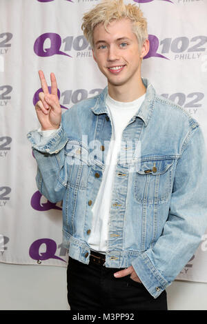 Bala Cynwyd, PA, Stati Uniti d'America. 12 Feb, 2018. Troye Sivan visite Q102 teatro delle prestazioni in Bala Cynwyd, Pa Febbraio 12, 2018 Credit: Star Shooter/media/punzone Alamy Live News Foto Stock