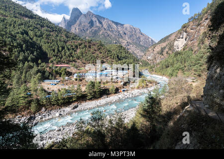 Viste sul Campo Base Everest trek dopo Pahkding, Nepal Foto Stock