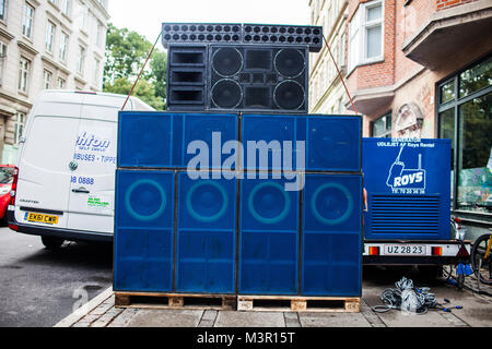 Una grande pila di casse è parte della famigerata sound system Jah Tubbys sistema del mondo. Danimarca, 14/08 2013. Foto Stock