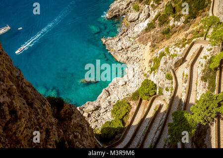 Vista su Via Krupp dai giardini di Augusto, Isola di Capri, Italia Foto Stock