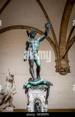 Statua di Perseo tagliare la testa di Medusa, Firenze, Italia Foto Stock