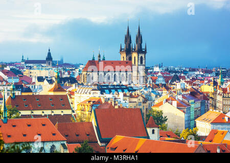 Vista panoramica dei ponti sul fiume Moldava e nel centro storico di Praga,edifici e monumenti della città vecchia,Praga, Repubblica Ceca Foto Stock