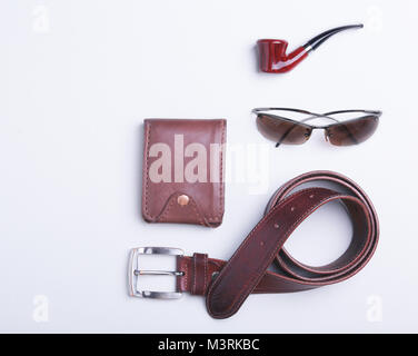 Gli uomini di accessori per affari e rekreation. Un studio professionale di fotografia di uomini accessori business. Vista superiore composizione Foto Stock