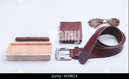 Gli uomini di accessori per affari e rekreation. Un studio professionale di fotografia di uomini accessori business. Vista superiore composizione Foto Stock