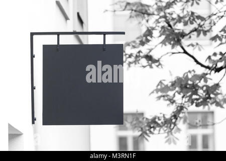 Bianco e nero vuoto segnaletica esterna mockup per aggiungere il logo della società Foto Stock