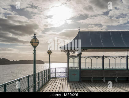 Giornata invernale sul molo di Clevedon, North Somerset Foto Stock