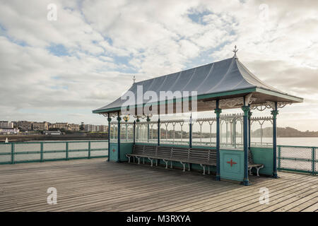 Giornata invernale sul molo di Clevedon, North Somerset Foto Stock