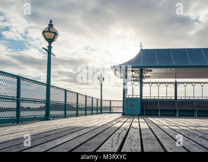 Giornata invernale sul molo di Clevedon, North Somerset Foto Stock