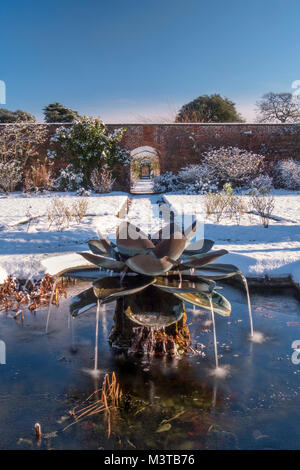 Il giardino murato in inverno, Arley Hall e giardini, Arley, Cheshire, Inghilterra, Regno Unito Foto Stock