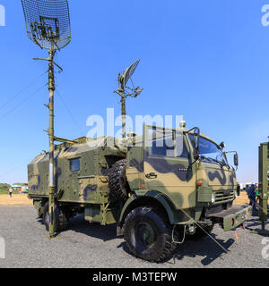 Formazione KADAMOVSKIY MASSA, ROSTOV REGIONE, Russia, 26 AGOSTO 2017: militare internazionale forum tecnico "esercito-2017". Il russo moderno militare mobile Foto Stock