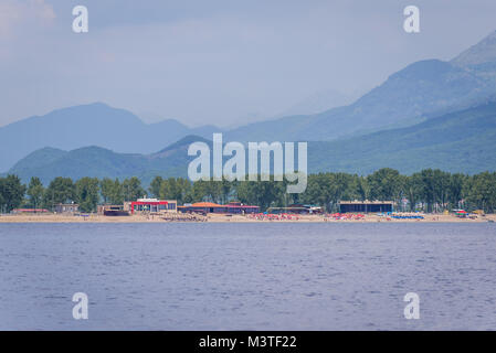 Spiaggia di Jaz Prijevor in città sul mare Adriatico costa vicino a città di Budva in Montenegro Foto Stock