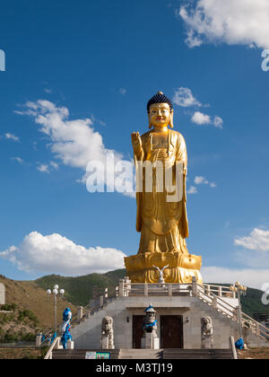 Ulan Bator Buddha statua dorata Foto Stock