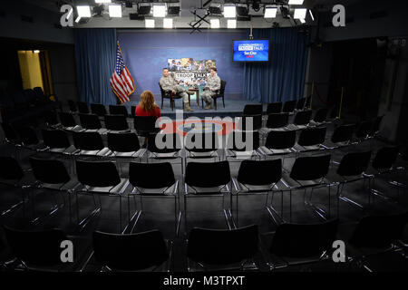 Ampia angolazione del "World Wide truppa Talk' stadio e set-up durante "World Wide truppa Talk' prove dal Pentagono Briefing Room. (DoD foto di Marvin Lynchard) 160920-D-FW736-015 dal DoD Notizie Foto Foto Stock