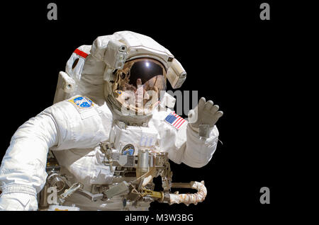 Close up di un astronauta isolati su sfondo nero - elementi di questa immagine sono fornite dalla NASA Foto Stock