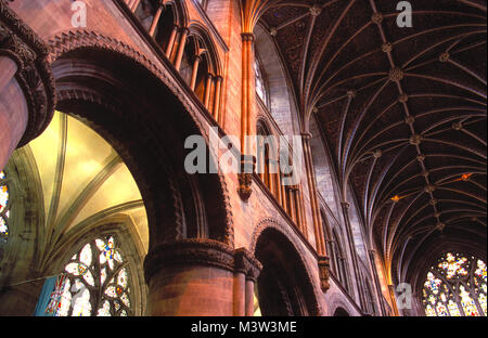 Le colonne e il soffitto della navata della Cattedrale di Herefordshire, Inghilterra Foto Stock