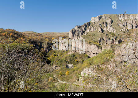 Khndzoresk è un villaggio abondoned e comunità rurali nel sud-est dell'Armenia, nella provincia di Syunik. Foto Stock