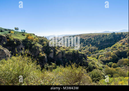 Khndzoresk è un villaggio abondoned e comunità rurali nel sud-est dell'Armenia, nella provincia di Syunik. Foto Stock