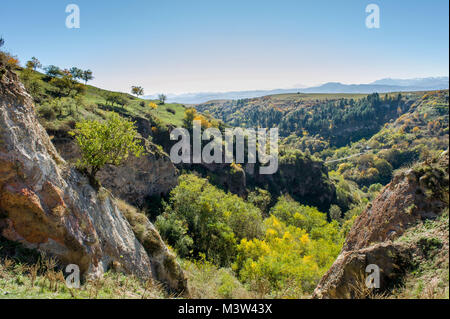 Khndzoresk è un villaggio abondoned e comunità rurali nel sud-est dell'Armenia, nella provincia di Syunik. Foto Stock