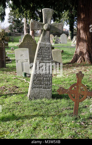 Vecchie lapidi del cimitero della Chiesa di Cristo, Frome, Somerset, Inghilterra Foto Stock