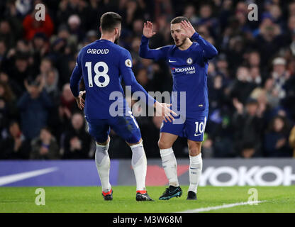 Chelsea Eden del pericolo di punteggio celebra il suo lato del primo obiettivo del gioco con Olivier Giroud (sinistra) durante il match di Premier League a Stamford Bridge, Londra. Foto Stock