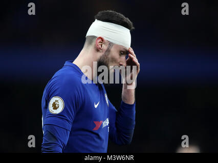 Chelsea di Olivier Giroud con una testa durante il match di Premier League a Stamford Bridge, Londra. Foto Stock