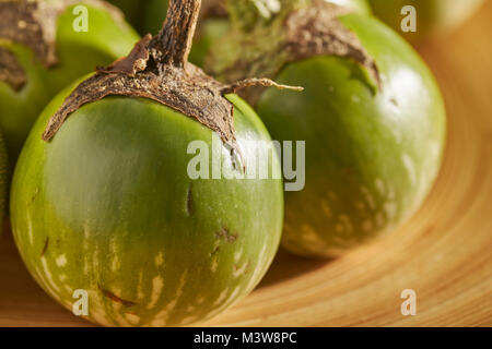 Tutto fresche, materie verde tailandese Melanzane, talvolta chiamato 'Thai Melanzane' Foto Stock