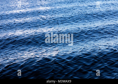 Le onde del mare; nei pressi di Nansen isola; Antartide Foto Stock