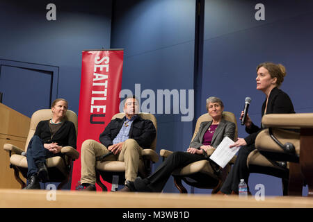 Seattle, Washington: Michelle Nijhuis parla durante la "sottile linea verde" del pannello in corrispondenza della sezione trasversale Festival a Seattle University. Il giornalista scientifico Mic Foto Stock